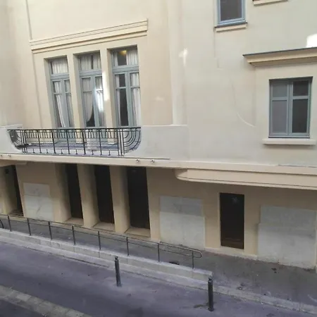 Moliere Apartment *