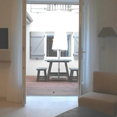 Moliere Apartment *