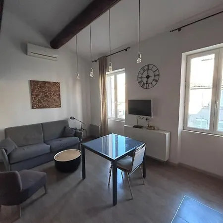 Moliere Apartment *